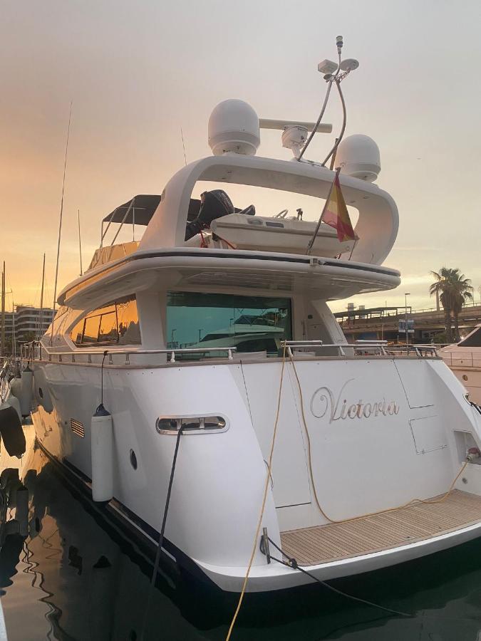 Yacht 20Metros Sant Adria de Besos Exterior foto